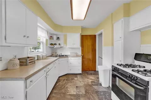 Kitchen - 390 Hilliard Rd, Elyria, OH 44035 photo 2 of 3