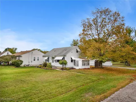 Exterior - 390 Hilliard Rd, Elyria, OH 44035 photo 4 of 7