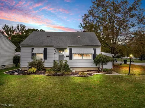 Exterior - 390 Hilliard Rd, Elyria, OH 44035 photo 2 of 7