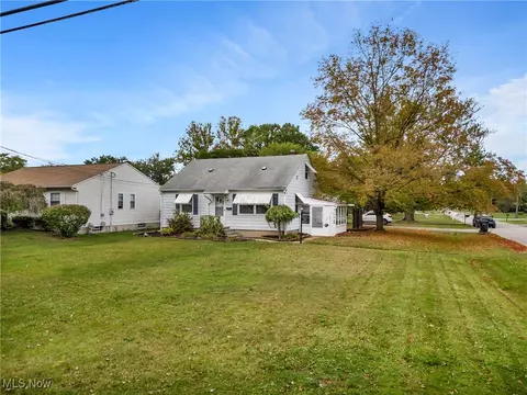 Exterior - 390 Hilliard Rd, Elyria, OH 44035 photo 3 of 7