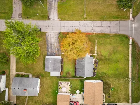 View/Area - 390 Hilliard Rd, Elyria, OH 44035 photo 3 of 4