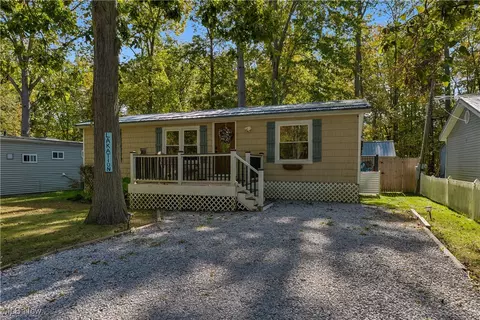 5114 University Dr, Geneva, OH 44041