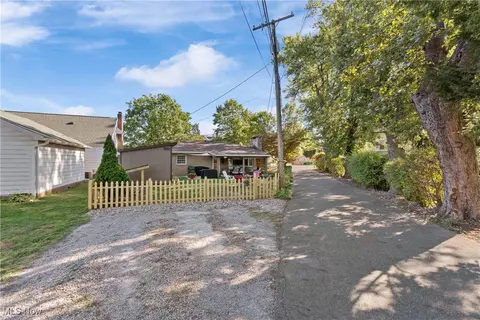 907 E Front St, Dover, OH 44622 photo 8