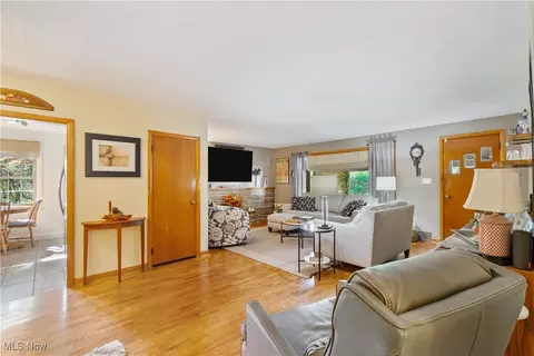 907 E Front St, Dover, OH 44622 photo 16