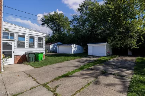253 E 250th St, Euclid, OH 44132 photo 4