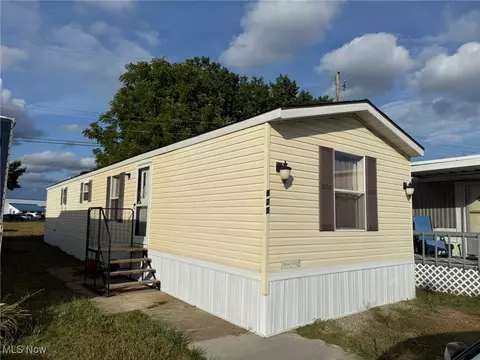 825 Zella Ave NW, New Philadelphia, OH 44663
