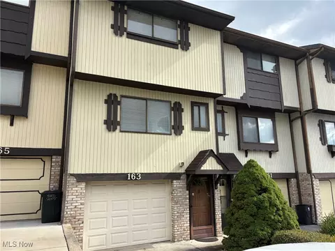 163 Palomino Dr, Weirton, WV 26062