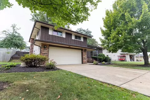 6417 Thoreau Dr, Parma, OH 44129