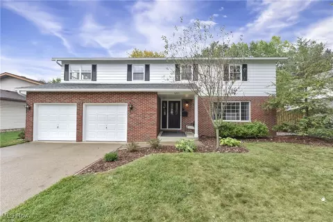 6321 Brighton Dr, North Olmsted, OH 44070