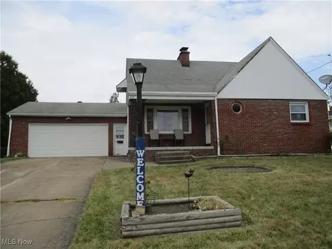 414 Parkview Dr, Girard, OH 44420