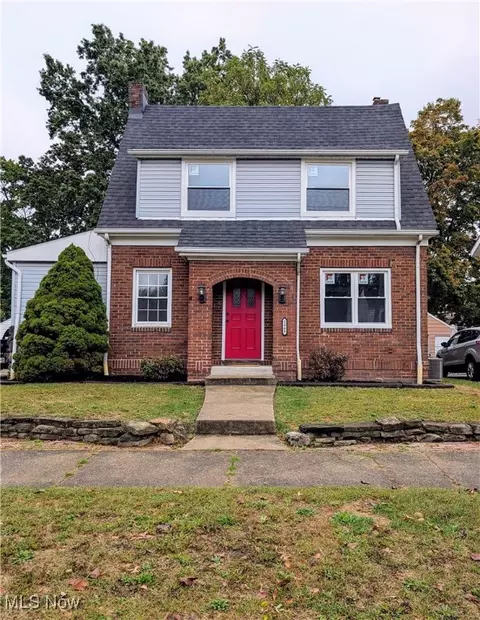1469 Huguelet St, Akron, OH 44305