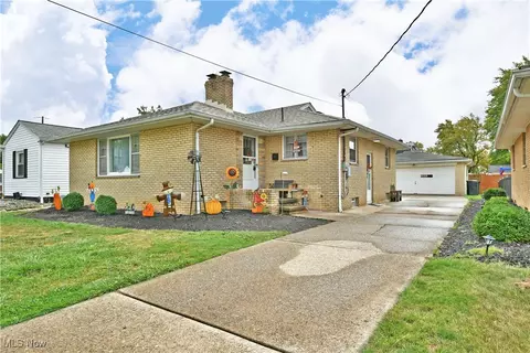 1315 Westwood Dr NW, Warren, OH 44485
