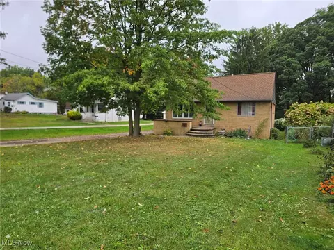 2010 Grantwood Dr, Parma, OH 44134