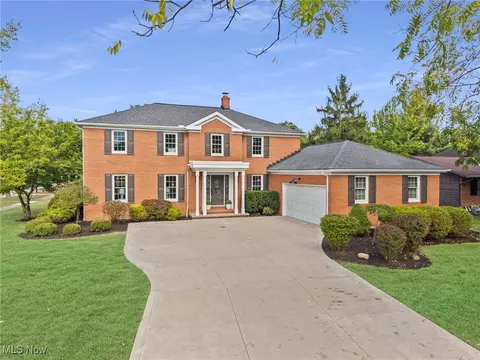 10303 Tanager Trl, Brecksville, OH 44141