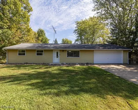 38484 E River Rd, Elyria, OH 44035