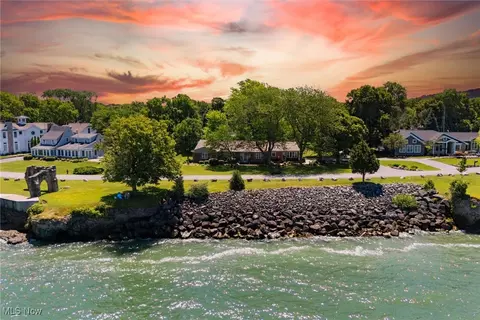 4520 E Cliff Rd, Port Clinton, OH 43452