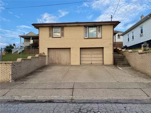 112 Hardy St, Weirton, WV 26062