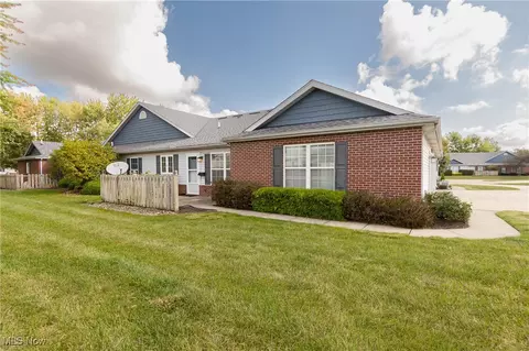 517 Heather Woods Dr, Elyria, OH 44035
