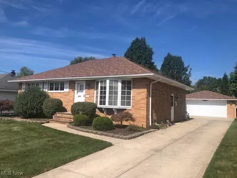 247 Lowrie Blvd, Northfield, OH 44067