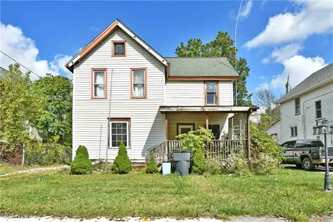 944 Hunter St NW, Warren, OH 44485