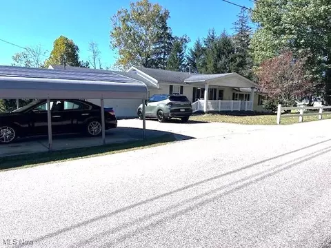 135 Dupont Cir, Washington, WV 26181