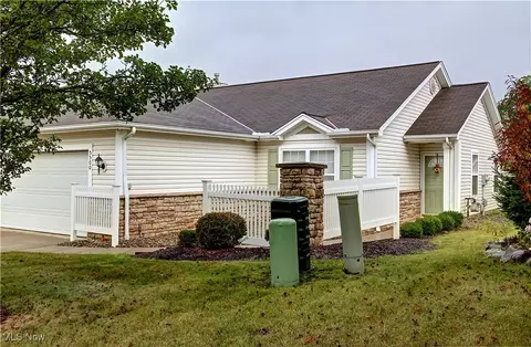 5500 Peachtree Ln S, Parma, OH 44134
