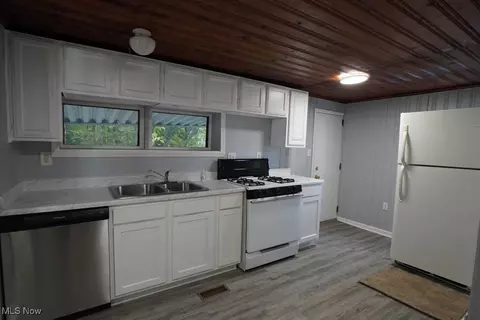 370 E Thornton St, Akron, OH 44311 photo 8