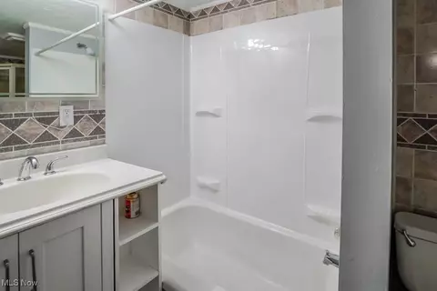 370 E Thornton St, Akron, OH 44311 photo 9