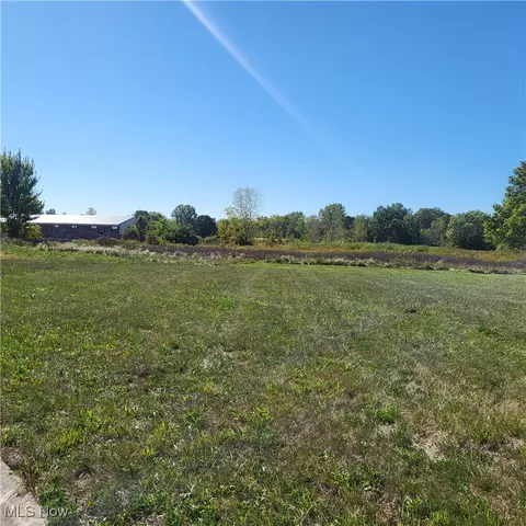 307 Skyline Dr, Elyria, OH 44035