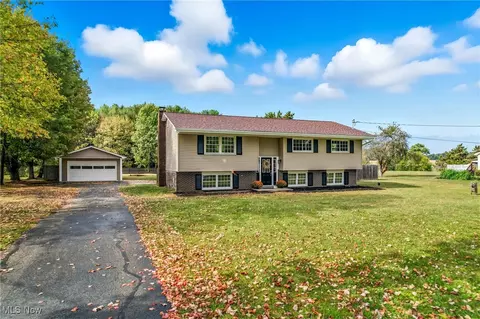 3149 N Pleasant Dr, East Palestine, OH 44413