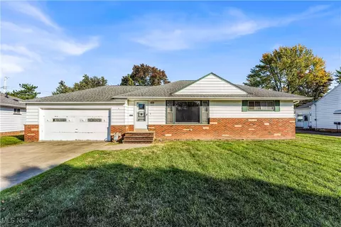 7517 Zona Ln, Parma, OH 44130