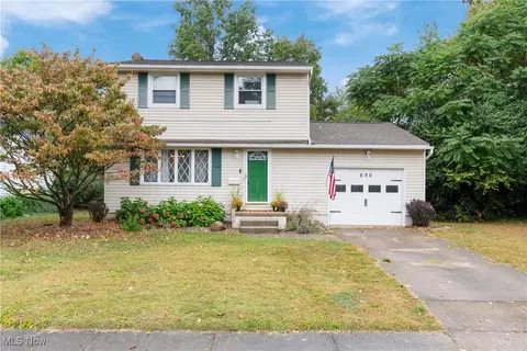 690 Saint Clair Ave, Barberton, OH 44203