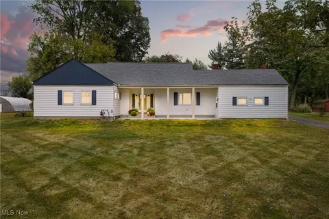 1174 Manchester Ave SW, North Lawrence, OH 44666