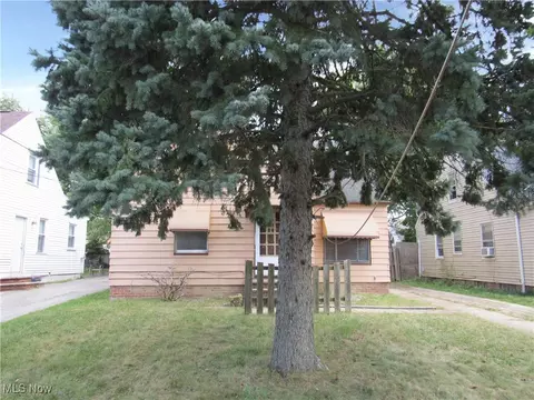 5247 Henry St, Maple Heights, OH 44137