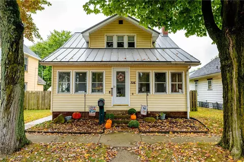 516 Mulvane St, Newcomerstown, OH 43832