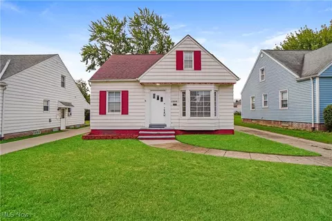 11016 Mccracken Rd, Garfield Heights, OH 44125