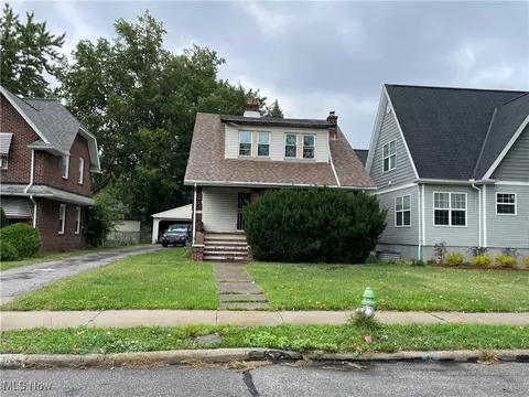 2137 N Taylor Rd, Cleveland Heights, OH 44112