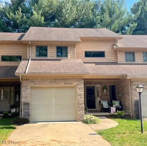520 Oakdale Dr, Dover, OH 44622