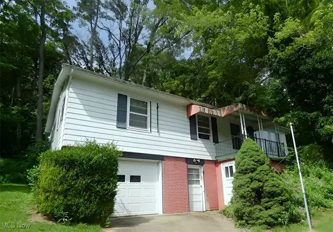820 Mariann Dr, Martins Ferry, OH 43935