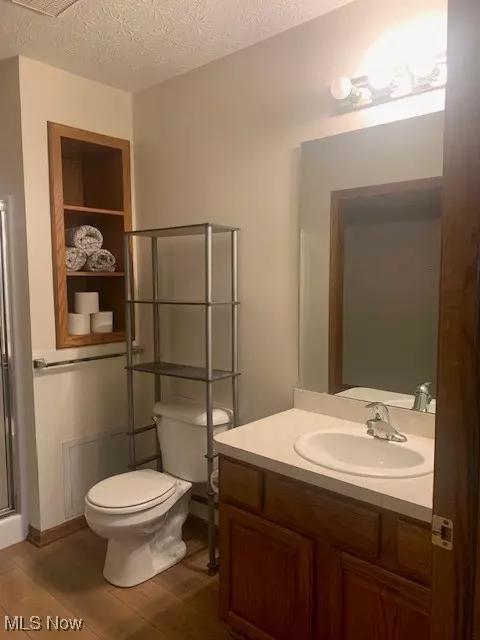 Bath - 154 Bentley Dr, Elyria, OH 44035 photo 1 of 2