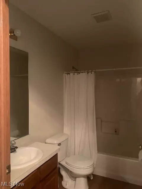 Bath - 154 Bentley Dr, Elyria, OH 44035 photo 2 of 2