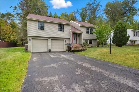2980 Malibu Dr SW, Warren, OH 44481