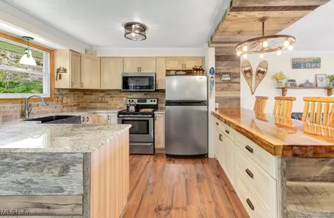 121 W Mohawk Dr, Malvern, OH 44644 photo 8