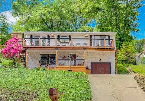 121 W Mohawk Dr, Malvern, OH 44644 photo 2