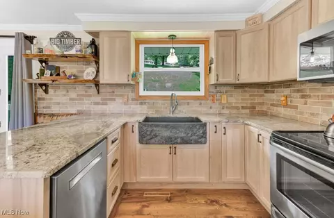 121 W Mohawk Dr, Malvern, OH 44644 photo 10