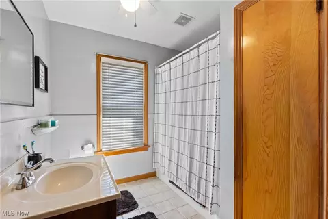 Bath - 163 Paxton Ave, Wheeling, WV 26003 photo 1 of 3