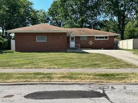 8375 Royal Ridge Dr, Parma, OH 44129