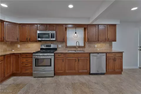 491 Spring St, Struthers, OH 44471 photo 10