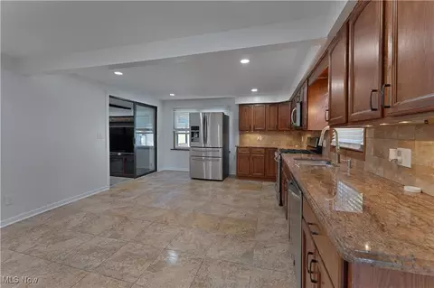 491 Spring St, Struthers, OH 44471 photo 9