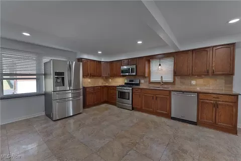 491 Spring St, Struthers, OH 44471 photo 13
